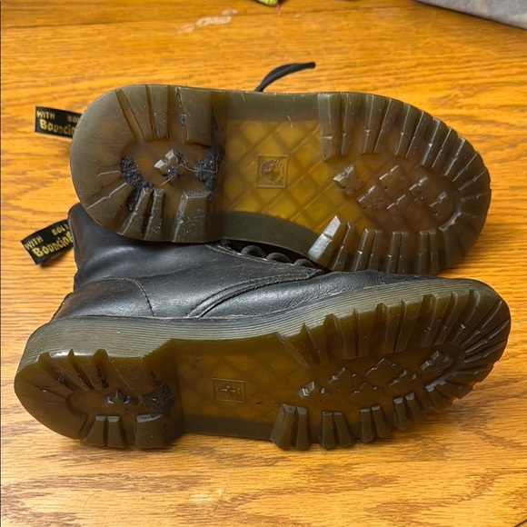 Dr. Martens Black Leather Men's Boots - Picture 7 of 7
